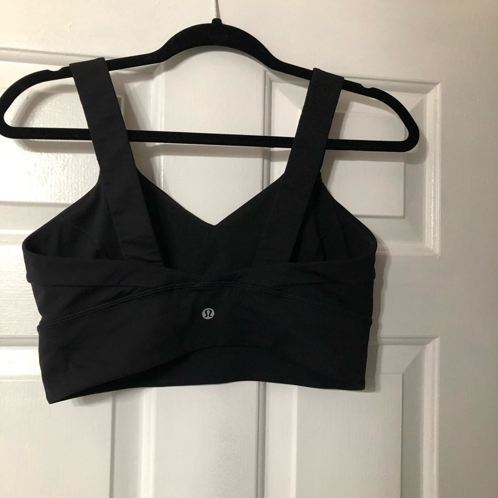 NWOT-Lululemon Womens Twisty Front Sports-bra